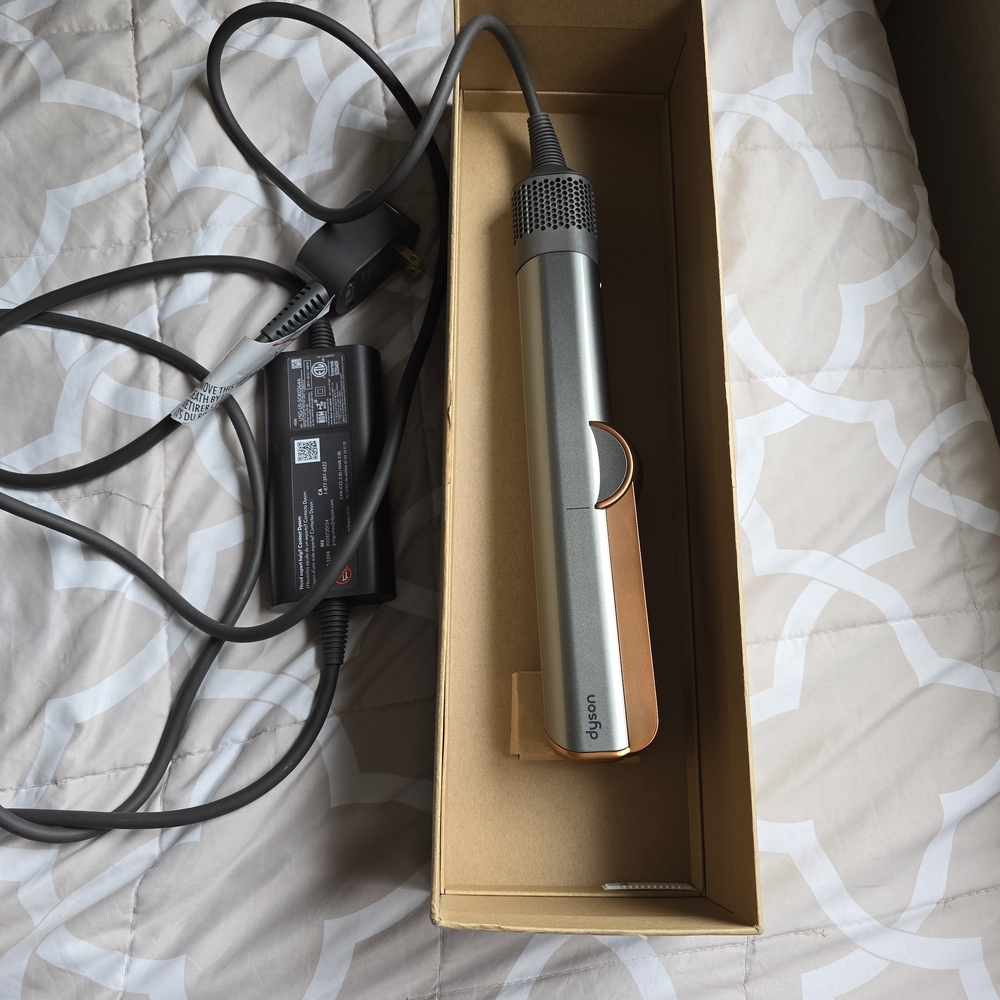 Dyson Airstrait in Silver and Copper COMES WITH 2 YEARS WARRANTY. AUTHENTIC!